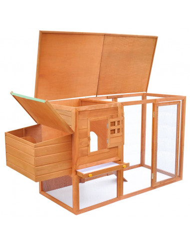 Pollaio all'Aperto con una Casetta di Cova in Legno