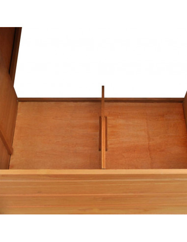 Pollaio all'Aperto con una Casetta di Cova in Legno