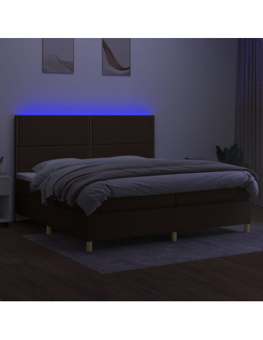 Letto a Molle Materasso e LED Marronescuro 200x200cm in Tessuto