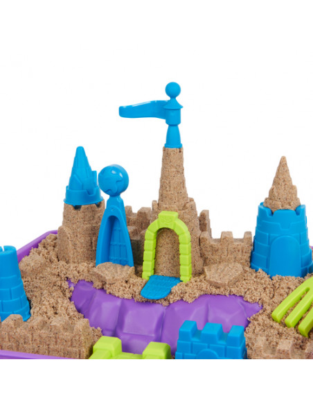 Kinetic Sand , Playset Regno di Sabbia, 1,13 kg di Sabbia Effetto Spiaggia, Formine e Accessori, Giochi Creativi per Bambini e B