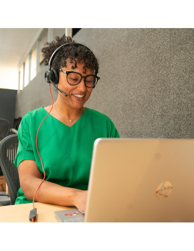 POLY Cuffie stereo Blackwire 8225 con connettore USB-C, certificate per Microsoft Teams + adattatore USB-C/A