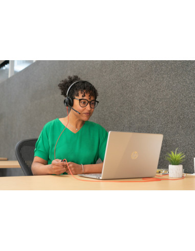 POLY Cuffie stereo Blackwire 8225 con connettore USB-C, certificate per Microsoft Teams + adattatore USB-C/A