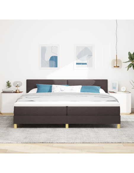 Letto con rete a molle e materasso & LED Marrone Scuro 200x200 cm Tessuto