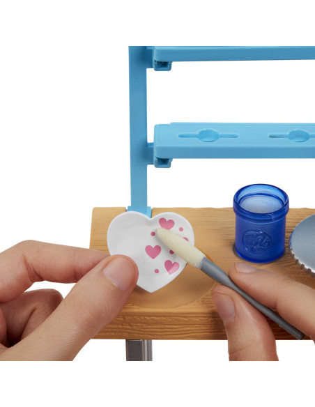 Barbie Relax and Create Atelier - Playset con Bambola e Plastilina per Vasi e Pittura - 25+ Accessori - Alta 29 cm - Regalo per 