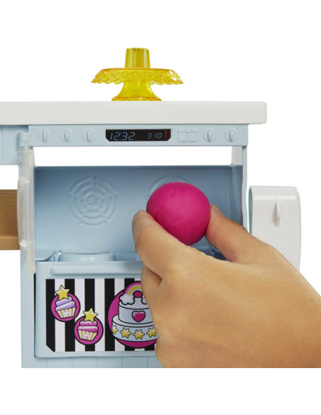 Barbie Pasticceria - Playset con Bambola e Postazione da Pasticceria - Bambola da 30 cm - Oltre 20 Accessori per Dolci - Regalo 