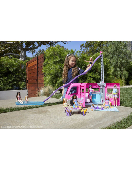 Barbie Camper dei Sogni - Veicolo con Scivolo e Piscina - 2 Cuccioli - 7 Aree Gioco - Alto 76 cm - 60+ Accessori - Regalo per Ba