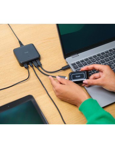 Trust Maxo Universale Nero AC Interno