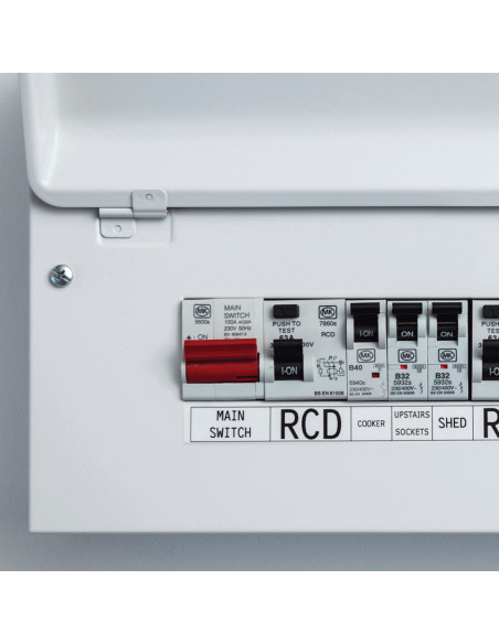 Brother PT-E310BTVP stampante per etichette (CD) Trasferimento termico 180 x 180 DPI 20 mm/s Con cavo e senza cavo HSE/TZe Bluet
