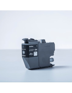 Brother LC3211BK cartuccia d'inchiostro 1 pz Originale Resa standard Nero 2