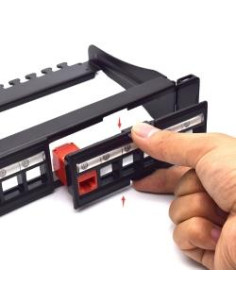 PANN.1U PER 24 RJ45U KEYSTONE NERO