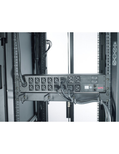 APC AP7822B unità di distribuzione dell'energia (PDU) 16 presa(e) AC 2U Nero