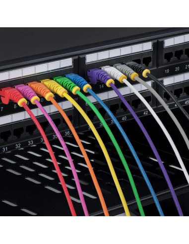 StarTech.com Cavo Ethernet CAT6 Bianco da 10m Patch UTP con Plug RJ45 Antigroviglio e Rilievi di Trazione, Cavo Lan Slim in Rame