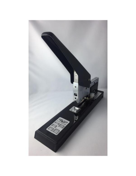 CUCITRICE LEONE 136